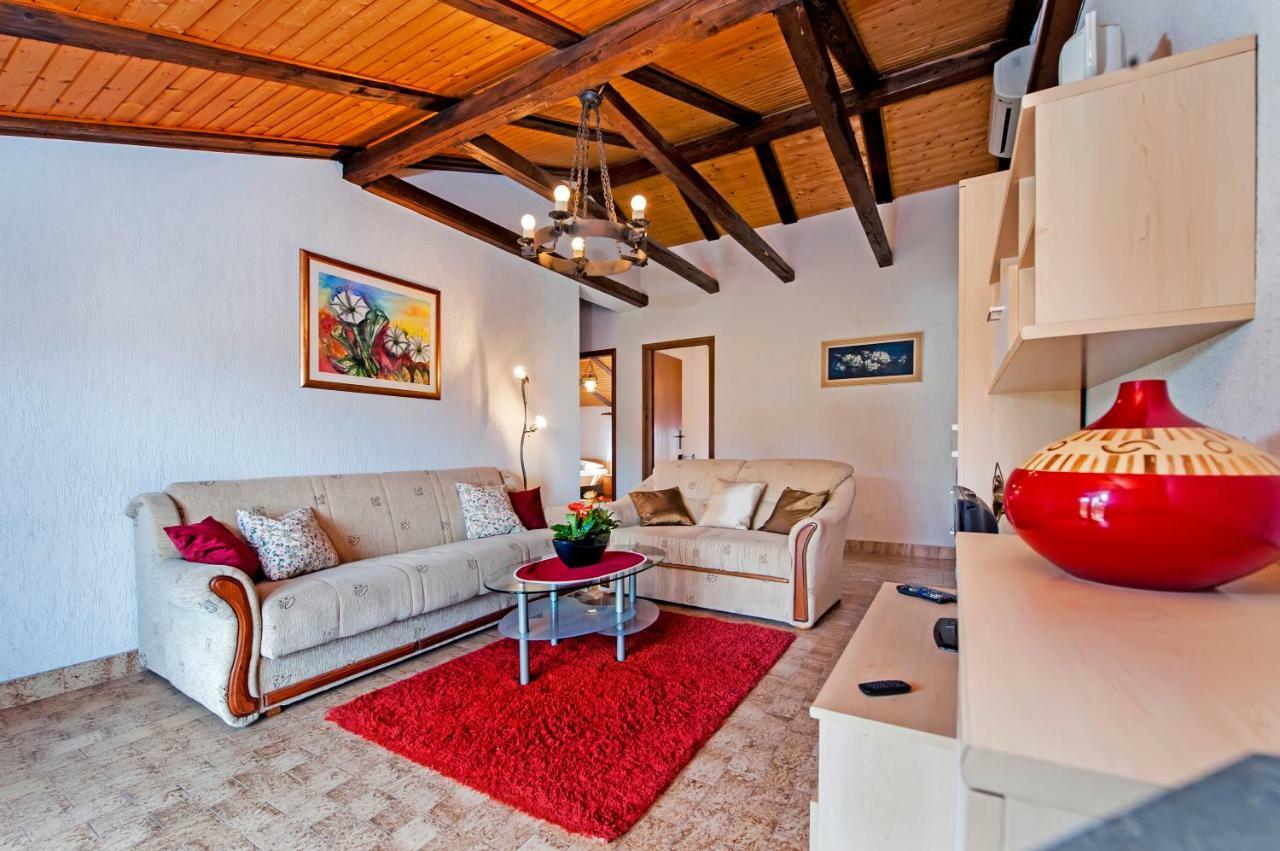 Apartman Mirela *